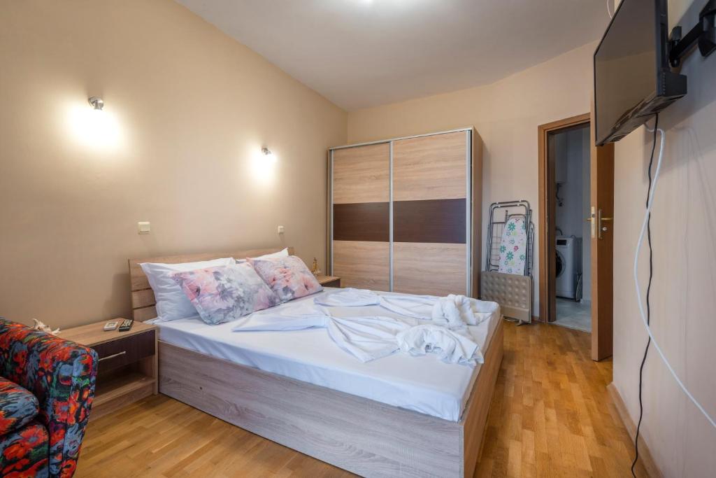 Azure Pretty Apartment TOP Location near Sea Garden - Appartement De Deux Chambres