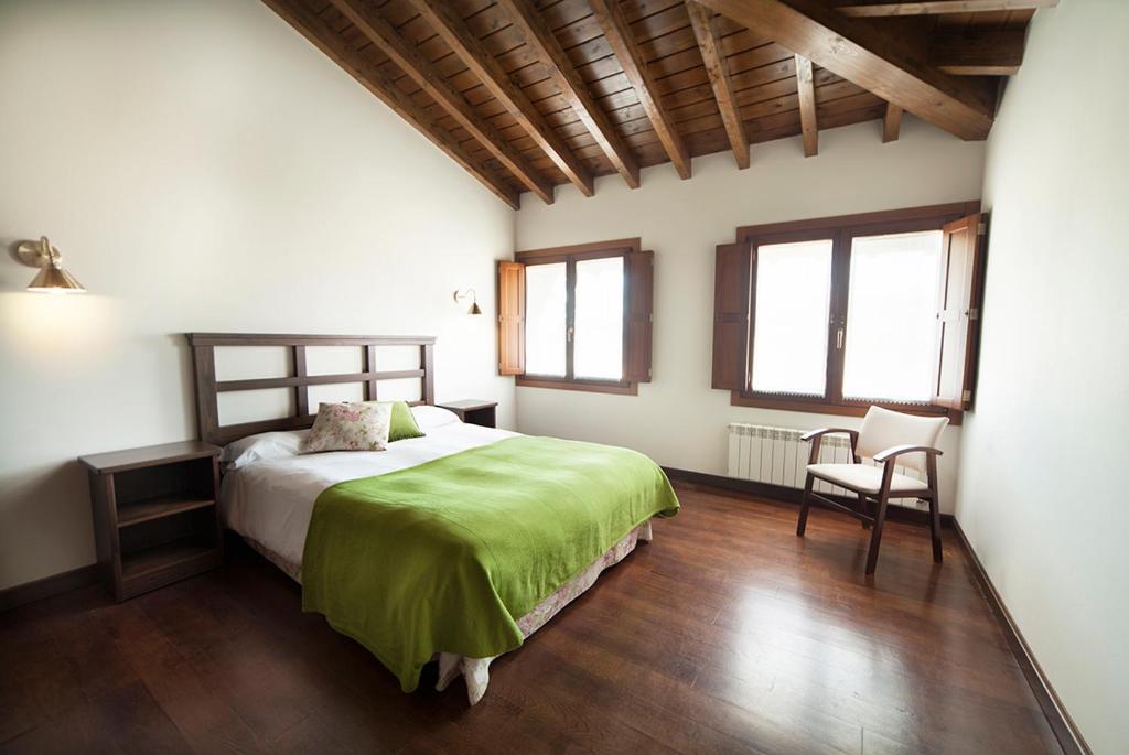 Postel nebo postele na pokoji v ubytování Apartamentos La Calvera