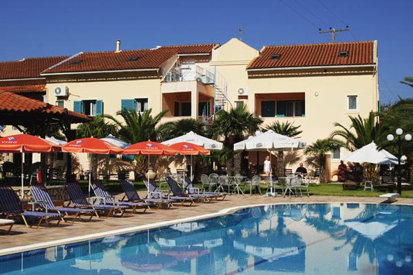 La alberca dentro o cerca de Poseidon Apartments