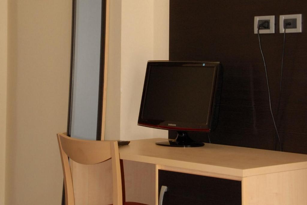 TV a/nebo společenská místnost v ubytování Hotel Arno