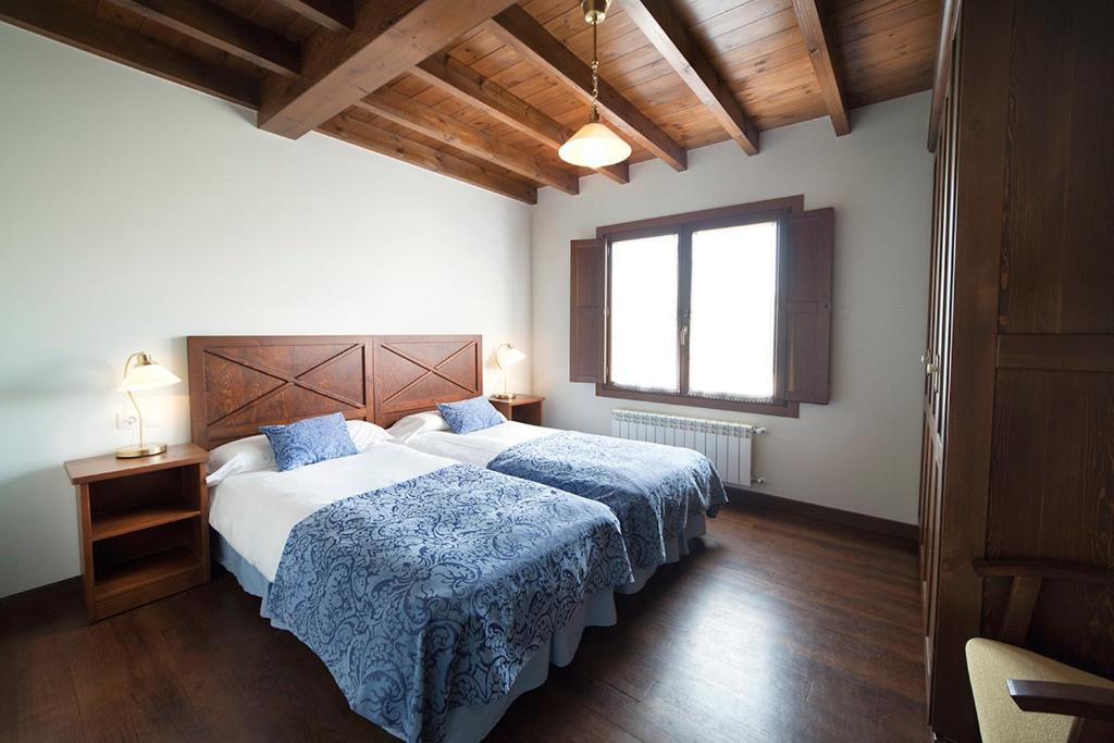 Postel nebo postele na pokoji v ubytování Apartamentos La Calvera