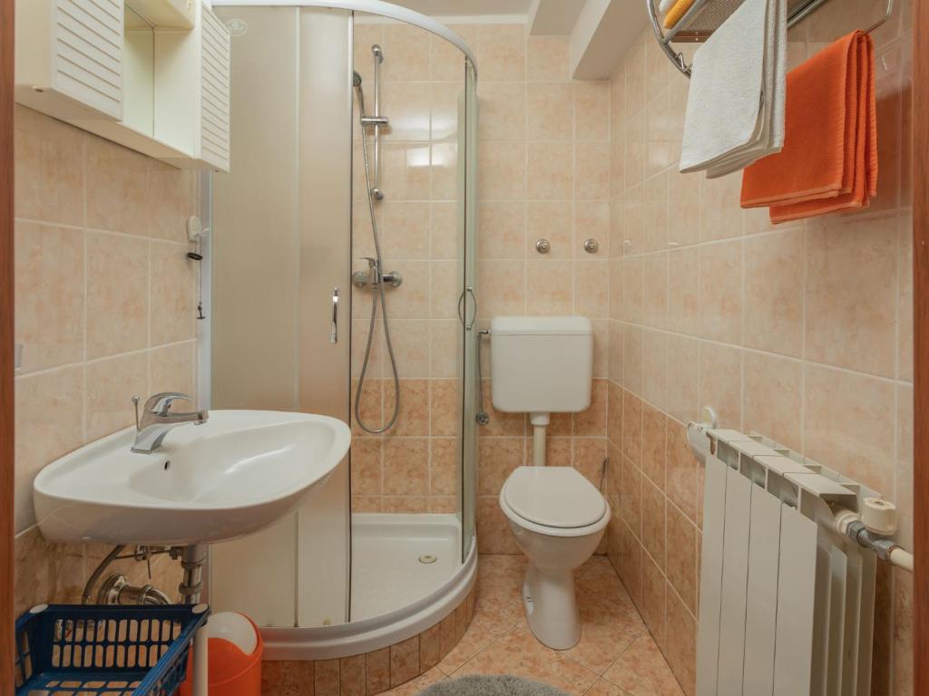 Kúpeľňa v ubytovaní Apartment Jukić-1 by Interhome