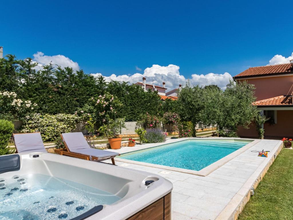 Kolam renang di atau dekat dengan Holiday Home Petar by Interhome