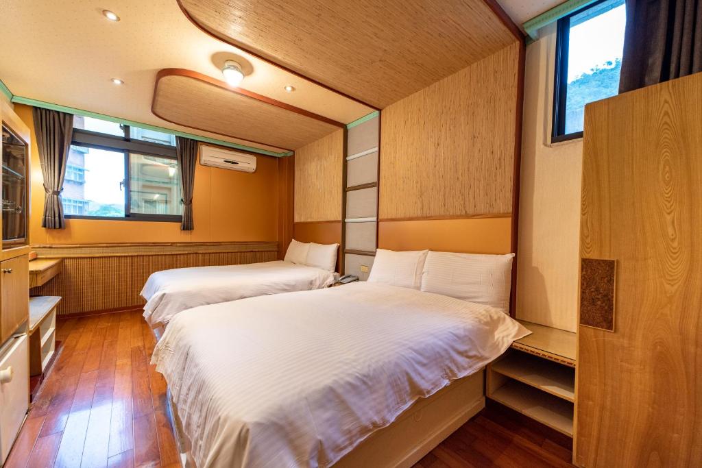 Postel nebo postele na pokoji v ubytování Shankou Hotspring Hotel