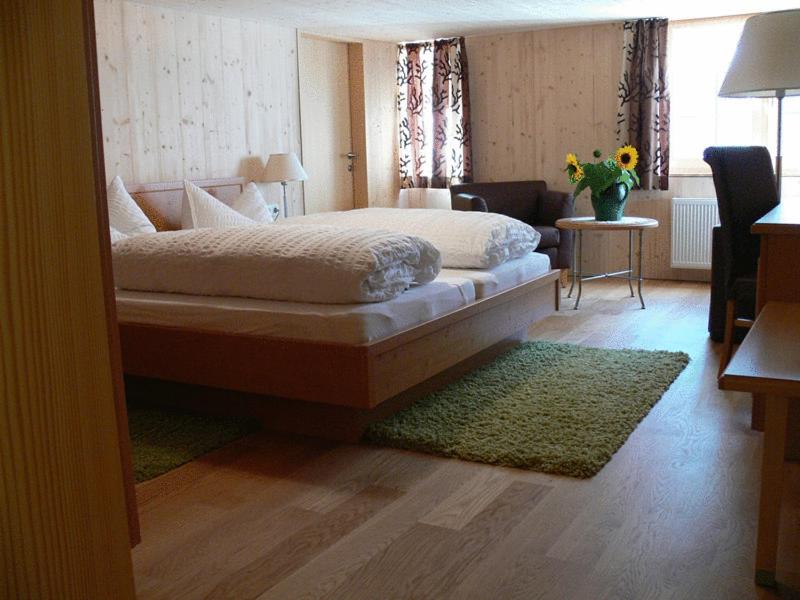 Postel nebo postele na pokoji v ubytování Gasthaus Engel
