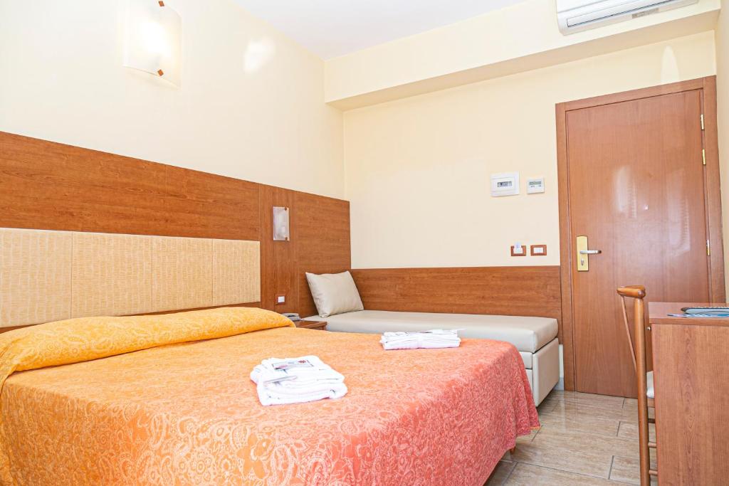 Postel nebo postele na pokoji v ubytování Hotel Ambasciatori