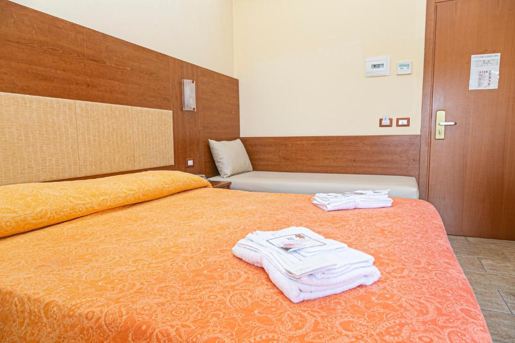 Postel nebo postele na pokoji v ubytování Hotel Ambasciatori