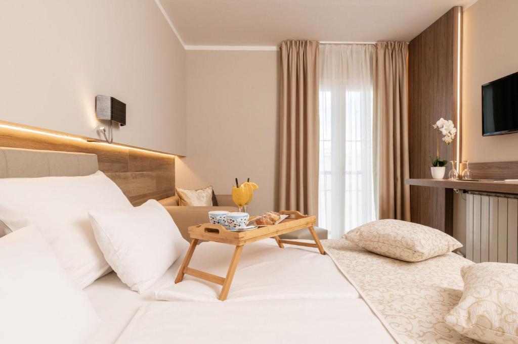 Postel nebo postele na pokoji v ubytování Hotel Malin