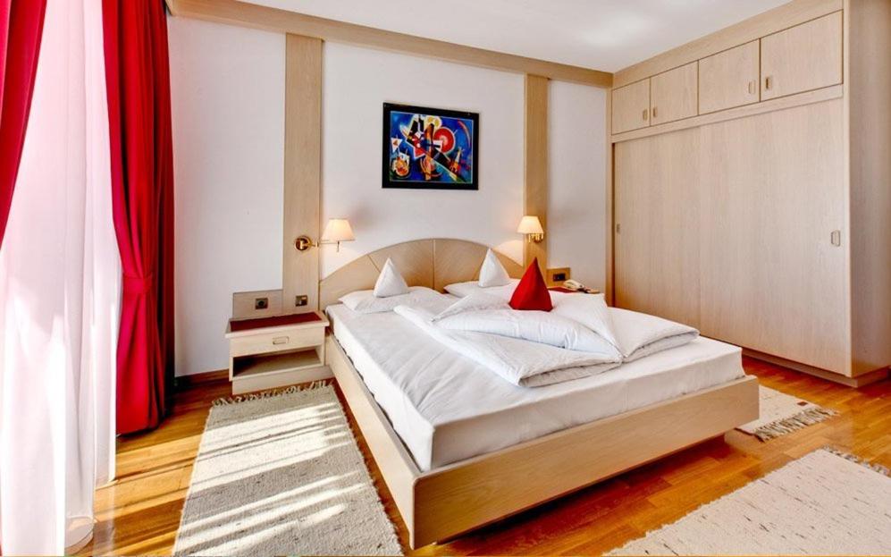 Łóżko lub łóżka w pokoju w obiekcie Hotel Brunner