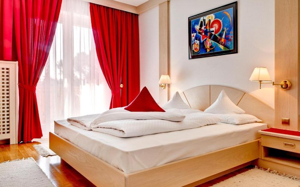Łóżko lub łóżka w pokoju w obiekcie Hotel Brunner