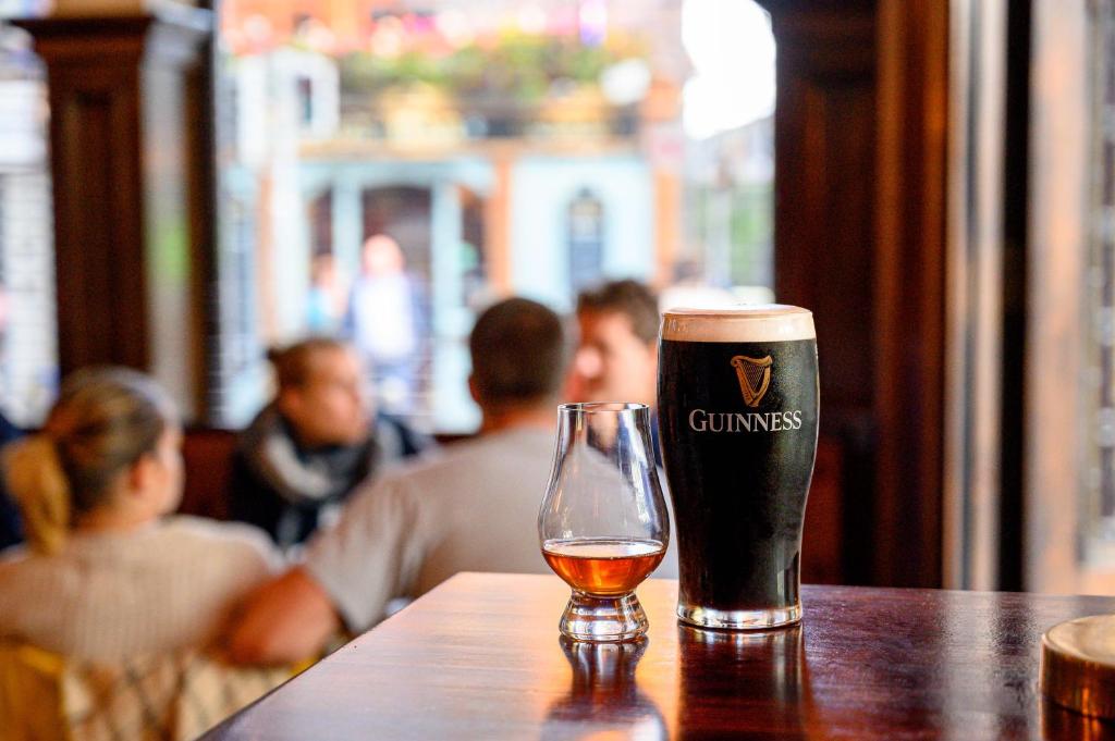 Thirteen On The Green - Eyre Square - Resim 9