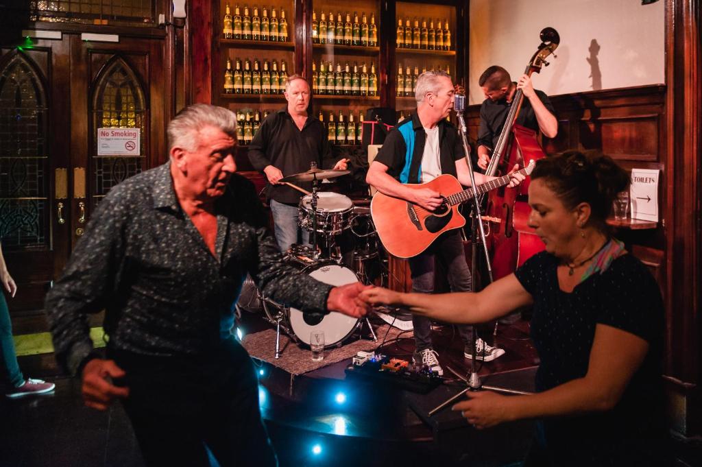 Thirteen On The Green - Eyre Square - Resim 14