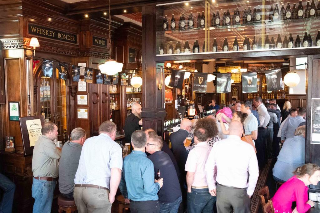 Thirteen On The Green - Eyre Square - Resim 18