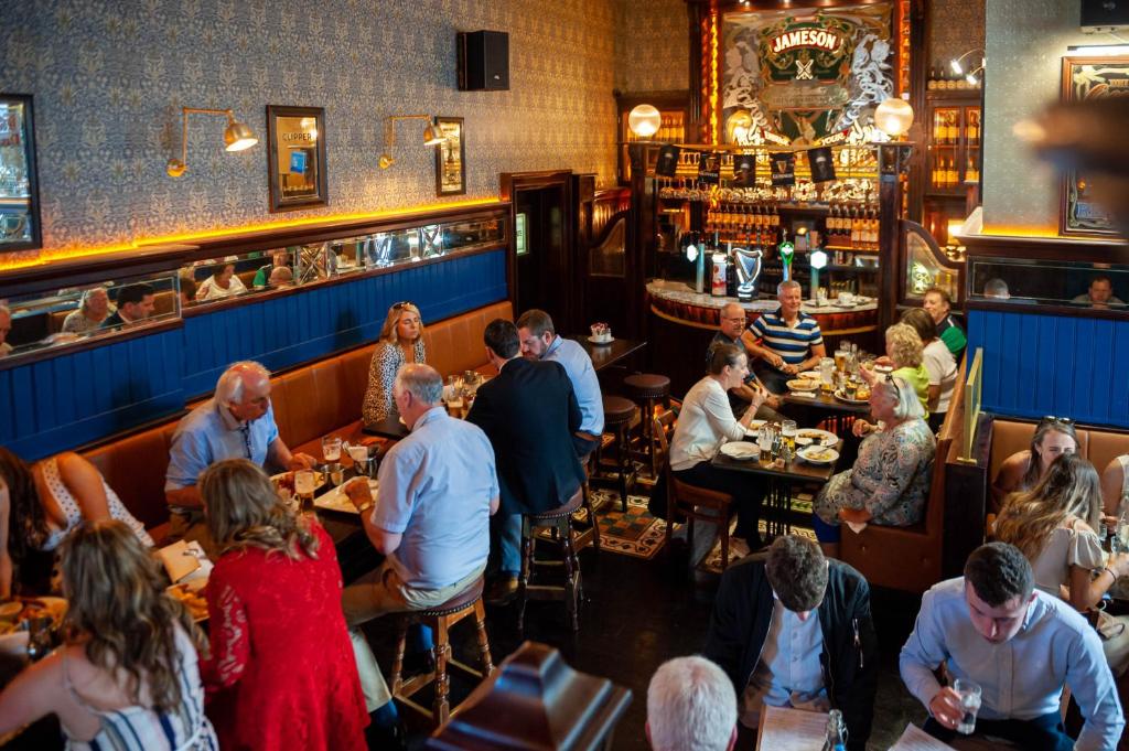 Thirteen On The Green - Eyre Square - Resim 19