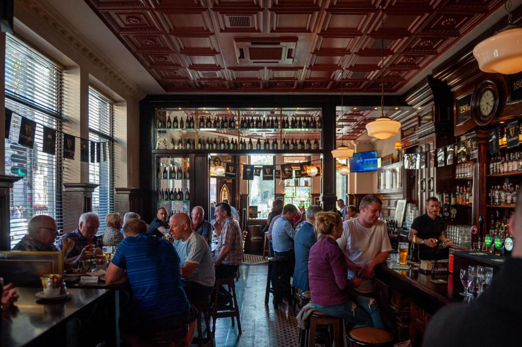 Thirteen On The Green - Eyre Square - Resim 21