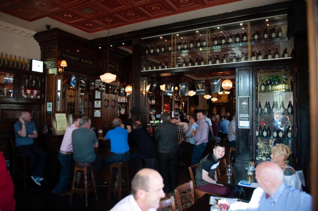 Thirteen On The Green - Eyre Square - Resim 23