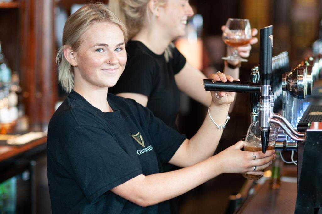 Thirteen On The Green - Eyre Square - Resim 24