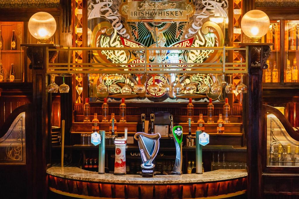 Thirteen On The Green - Eyre Square - Resim 25