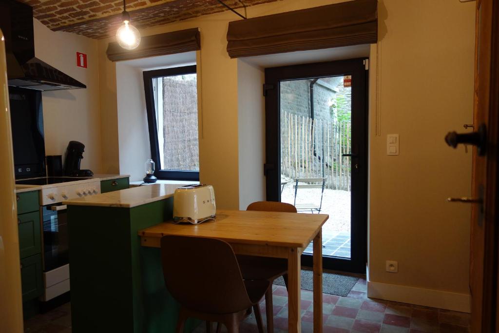 Kuchyň nebo kuchyňský kout v ubytování Gîtes le second à Spa (gîte de 2 et de 5 personnes)