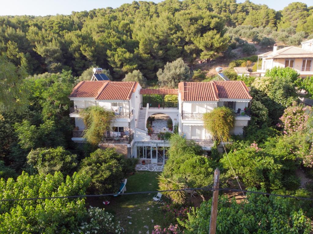 Το κτήριο όπου στεγάζεται  το διαμέρισμα
