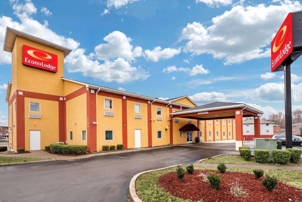 a building with a krispy kreme sign on it at Econo Lodge Louisville Airport in Louisville