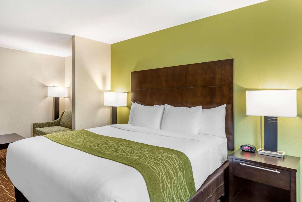 Comfort Inn San Diego Old Town - Deluxe Room, 1 King Bed With Sofa Bed, Non Smoking