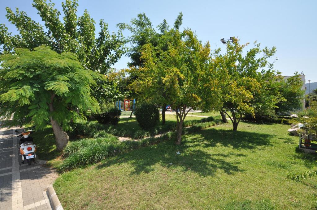 Zahrada ubytování Defne & Zevkim Hotel