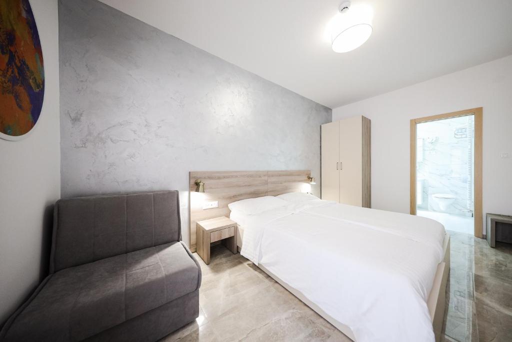Postel nebo postele na pokoji v ubytování Hotel Lucija