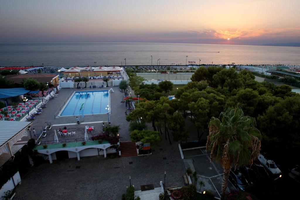 an overhead view of a swimming pool at a resort at Hotel Santa Caterina Village Club in Scalea