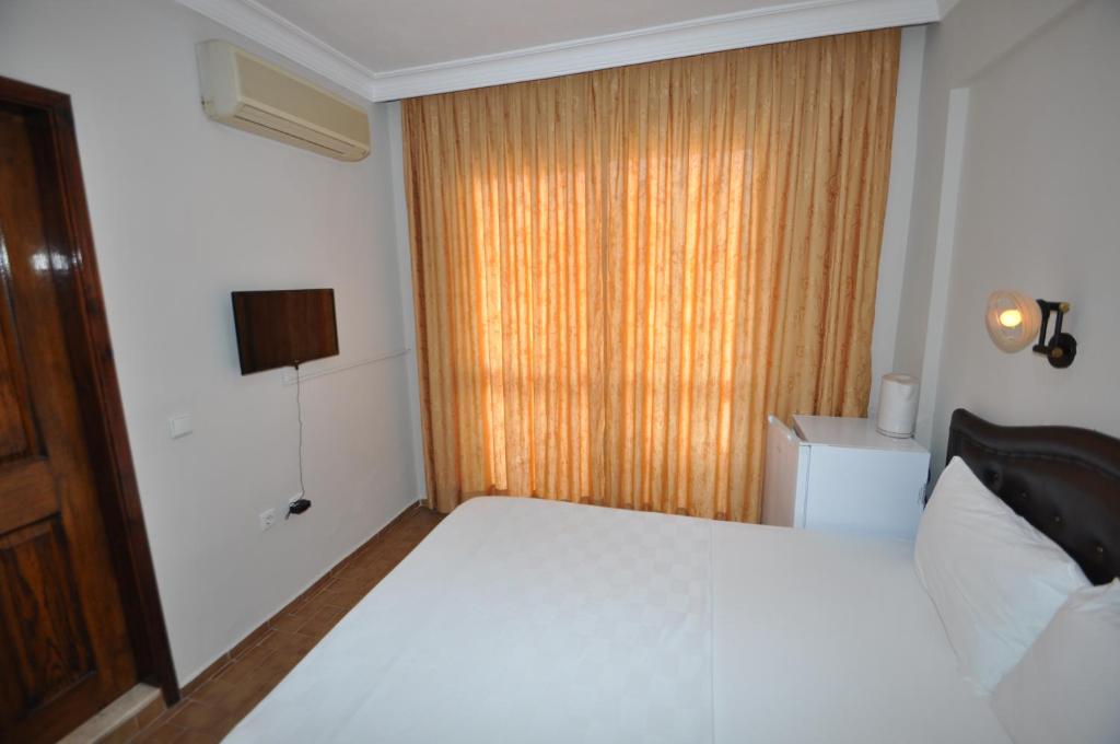 Postel nebo postele na pokoji v ubytování Defne & Zevkim Hotel