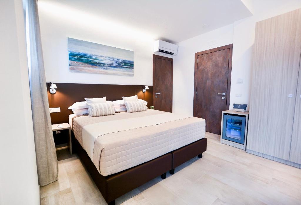 Een bed of bedden in een kamer bij Sunset Home Sorrento