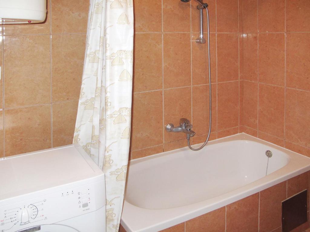 Kúpeľňa v ubytovaní Holiday Home Ema by Interhome