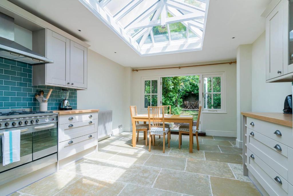 GuestReady - Marvelous 3BR House in Kennington with Garden