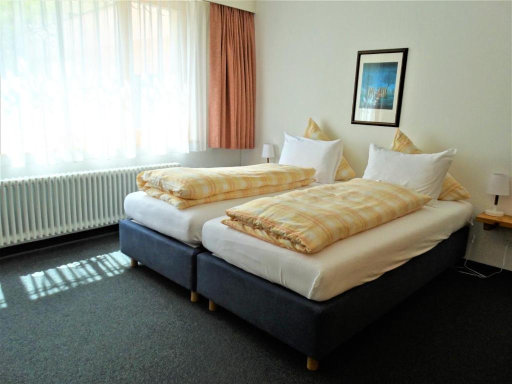 Postel nebo postele na pokoji v ubytování Hotel Bündnerhof