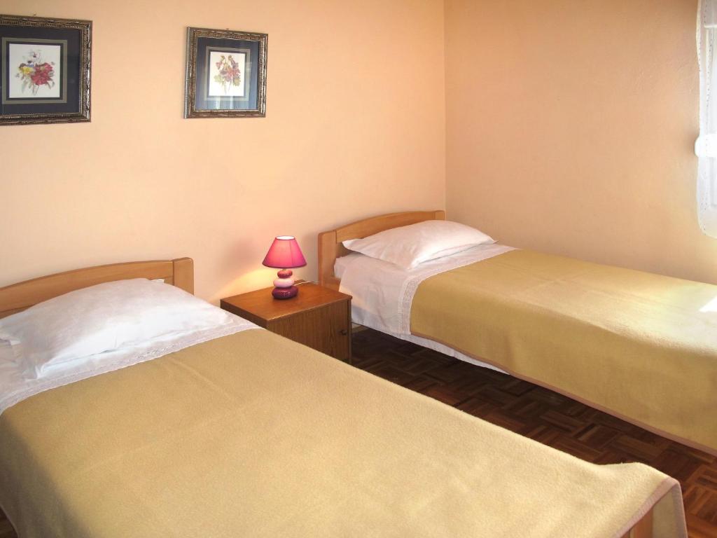 Posteľ alebo postele v izbe v ubytovaní Apartment Katić-2 by Interhome