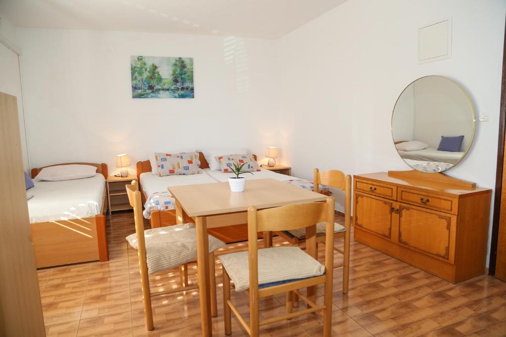 Postel nebo postele na pokoji v ubytování Apartments Butkovic