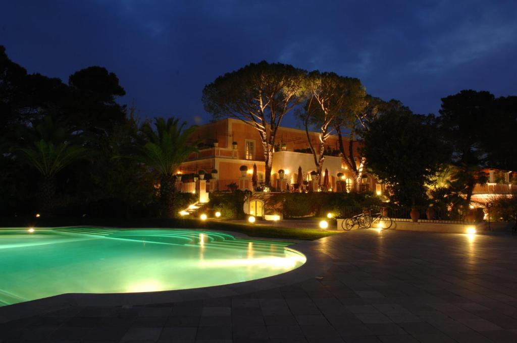 Бассейн в Relais Villa San Martino или поблизости