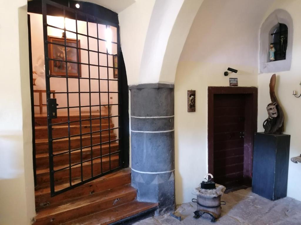 Gothic House Apartments - Deluxe Apartment