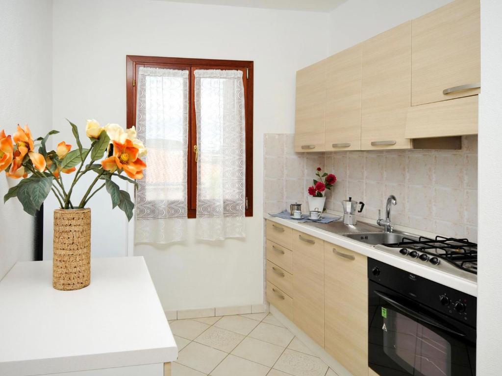 Kuchnia lub aneks kuchenny w obiekcie Apartment L'Uddastru trilo by Interhome