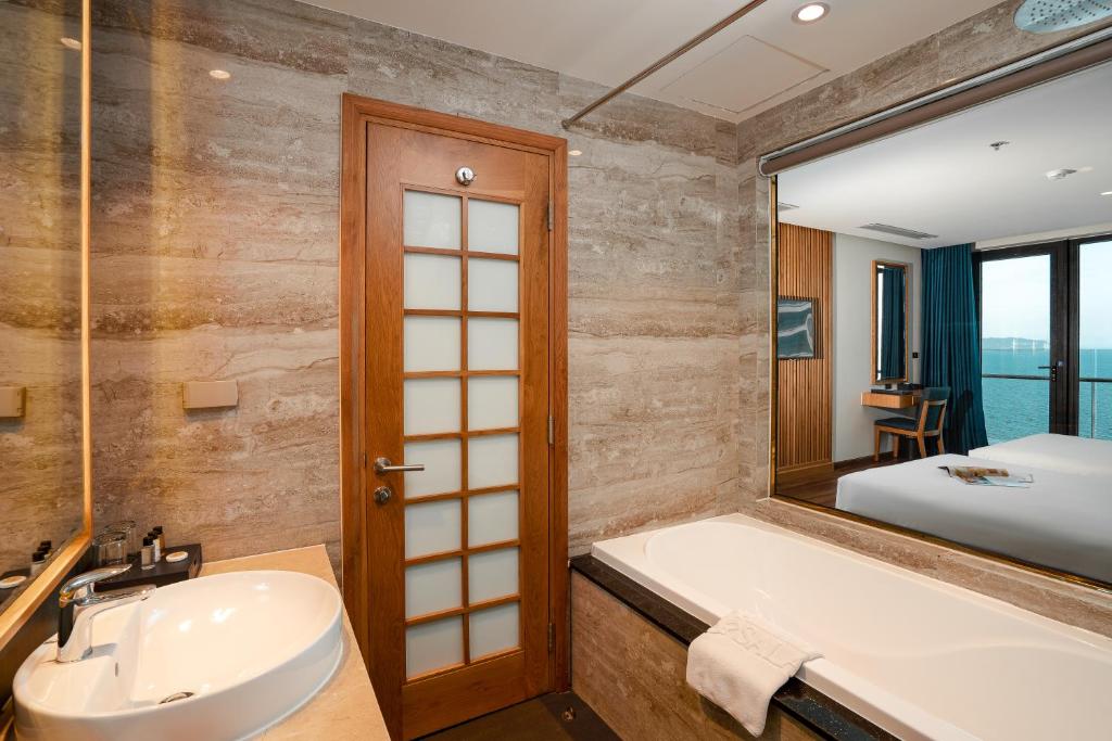 Special Offer - Deluxe Twin Room with Balcony and Sea View