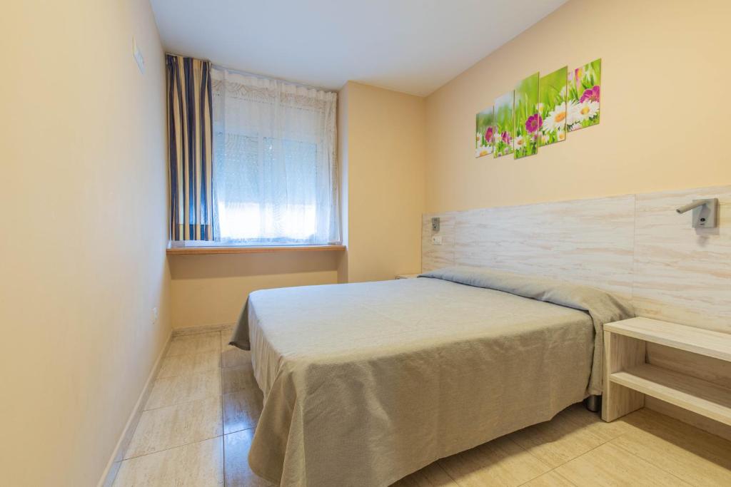 Postel nebo postele na pokoji v ubytování Apartaments Costamar Calafell