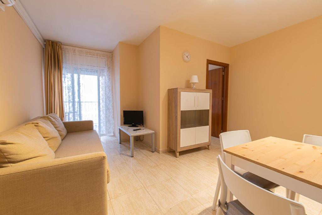 TV a/nebo společenská místnost v ubytování Apartaments Costamar Calafell