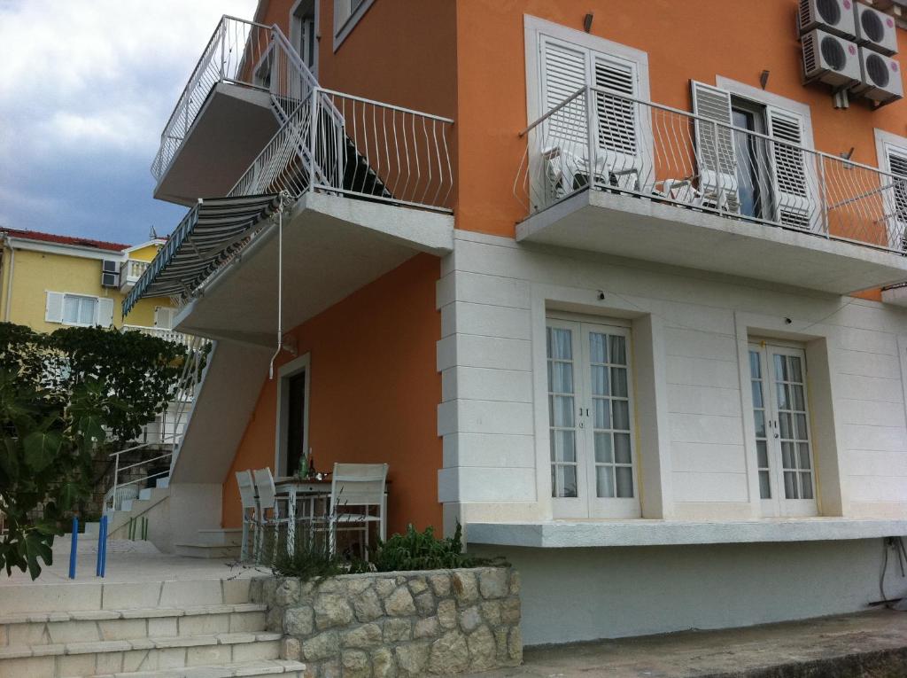 Budova, v ktorej sa apartmán nachádza
