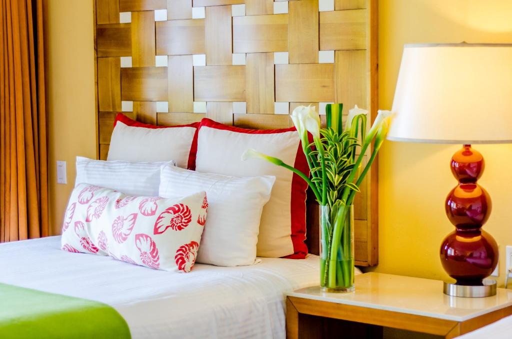 Postel nebo postele na pokoji v ubytování Sunscape Curacao Resort Spa & Casino