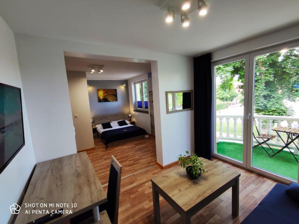 Pokoje Gościnne Pod Kasztanami - 8