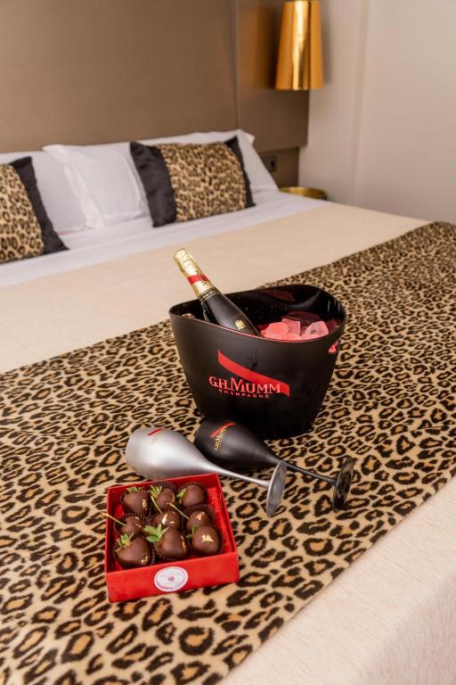 DAOS Suites & Terrace Marbella