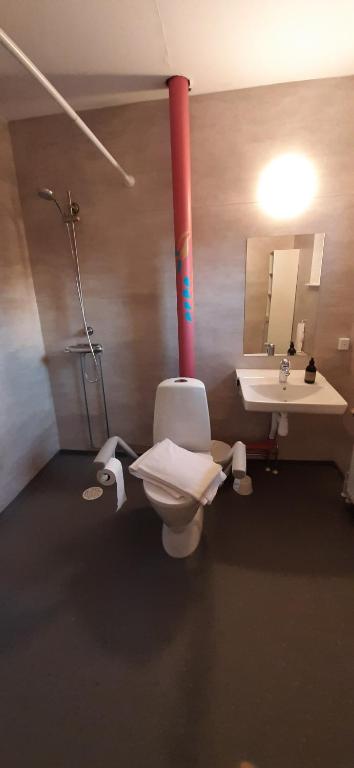 Koupelna v ubytování Breanäs Hotell