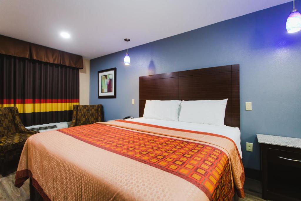 Home Place Inn - King Suite - Non-Smoking
