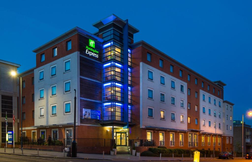 a building with a sign on top of it at Holiday Inn Express Stevenage, an IHG Hotel in Stevenage