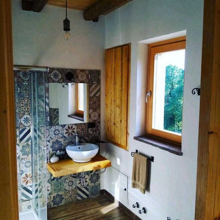 Koupelna v ubytování Cascina Bucolica B&B